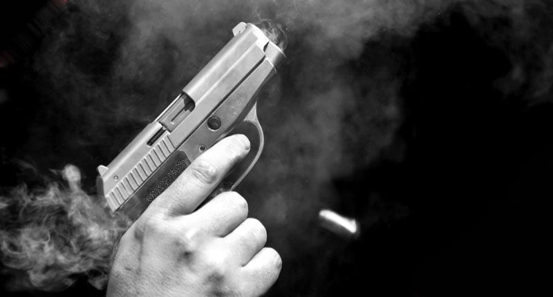 Eνοπλος μπούκαρε σε σχολείο και άρχισε να τους γαζώνει – 8 νεκροί – Έλληνας ο δράστης – Βίντεο
